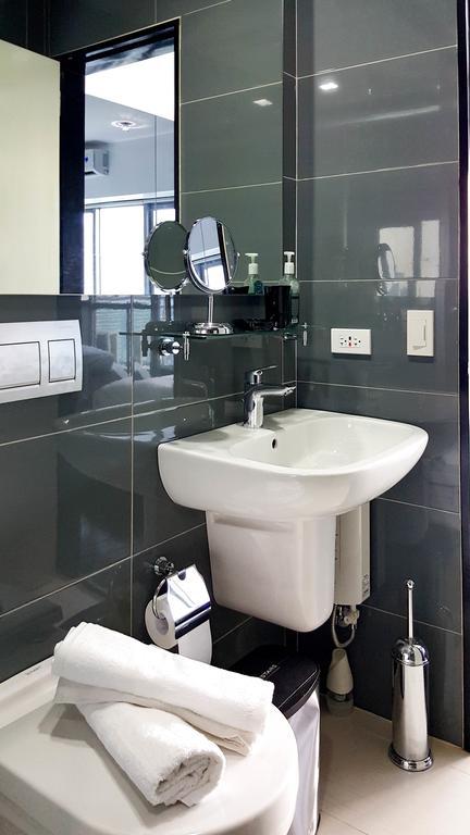 Modern Luxury Lower Penthouse Unit Manille Extérieur photo