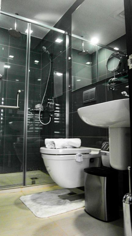 Modern Luxury Lower Penthouse Unit Manille Extérieur photo